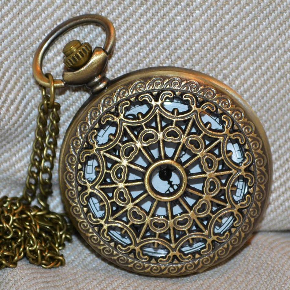 Hjärtan m. Hål Broderimönster Fickur  Brons/Vintage Halsband