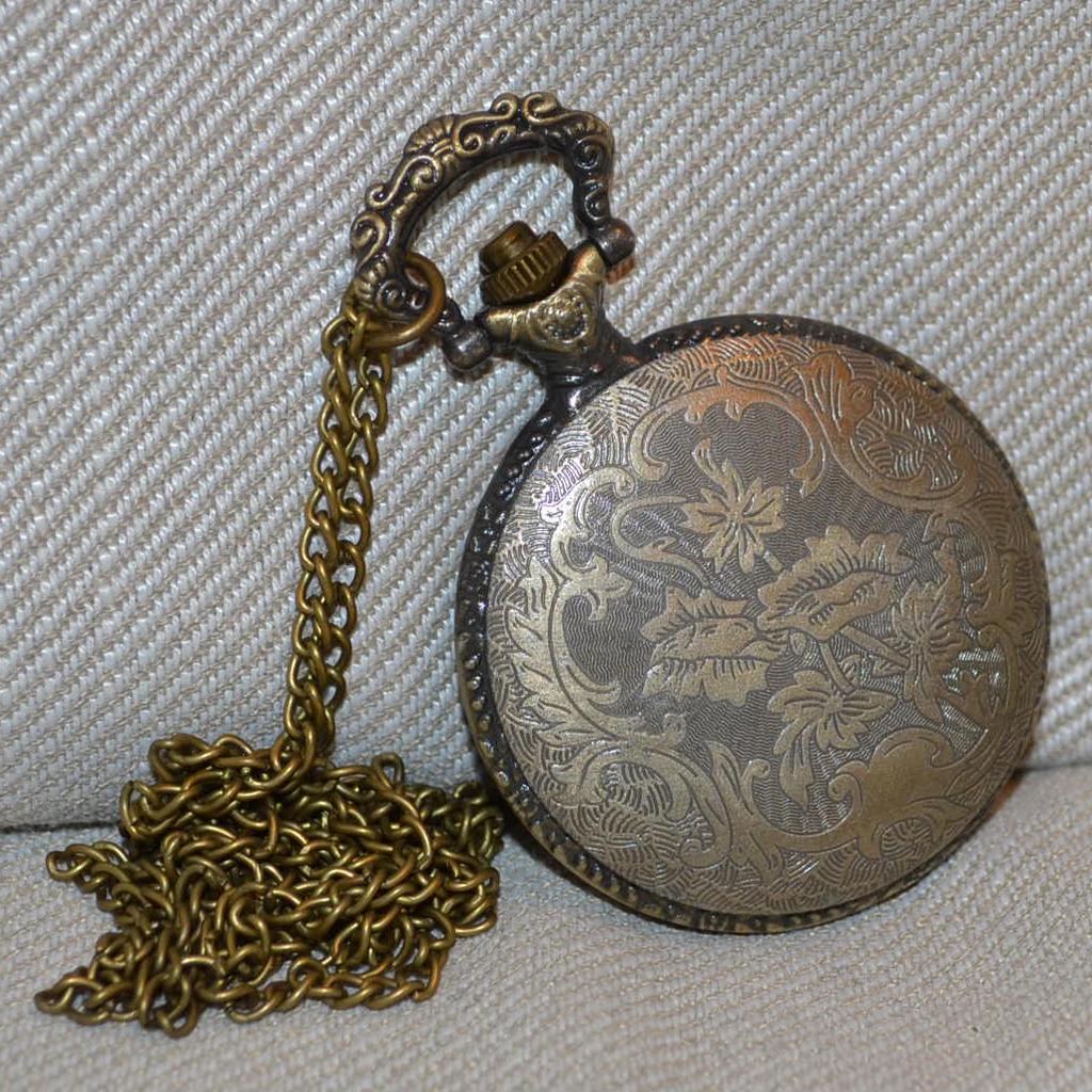 Hjärtan m. Hål Broderimönster Fickur  Brons/Vintage Halsband