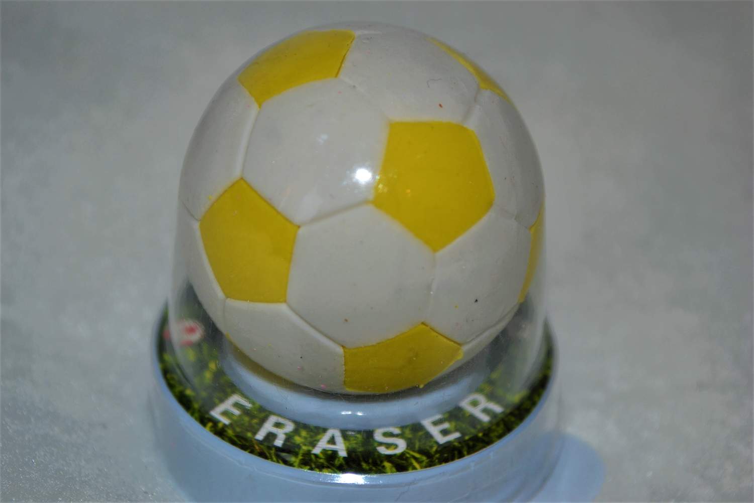 Gul Fotboll Stort Sudd (4*4cm) Ny