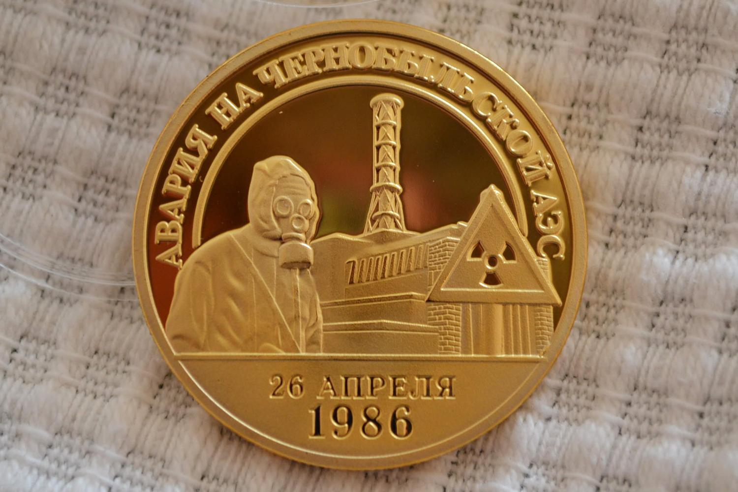 Chernobyl 1986 Ukraina m. Rysk Text Mynt Guldplätering 4cm Ny