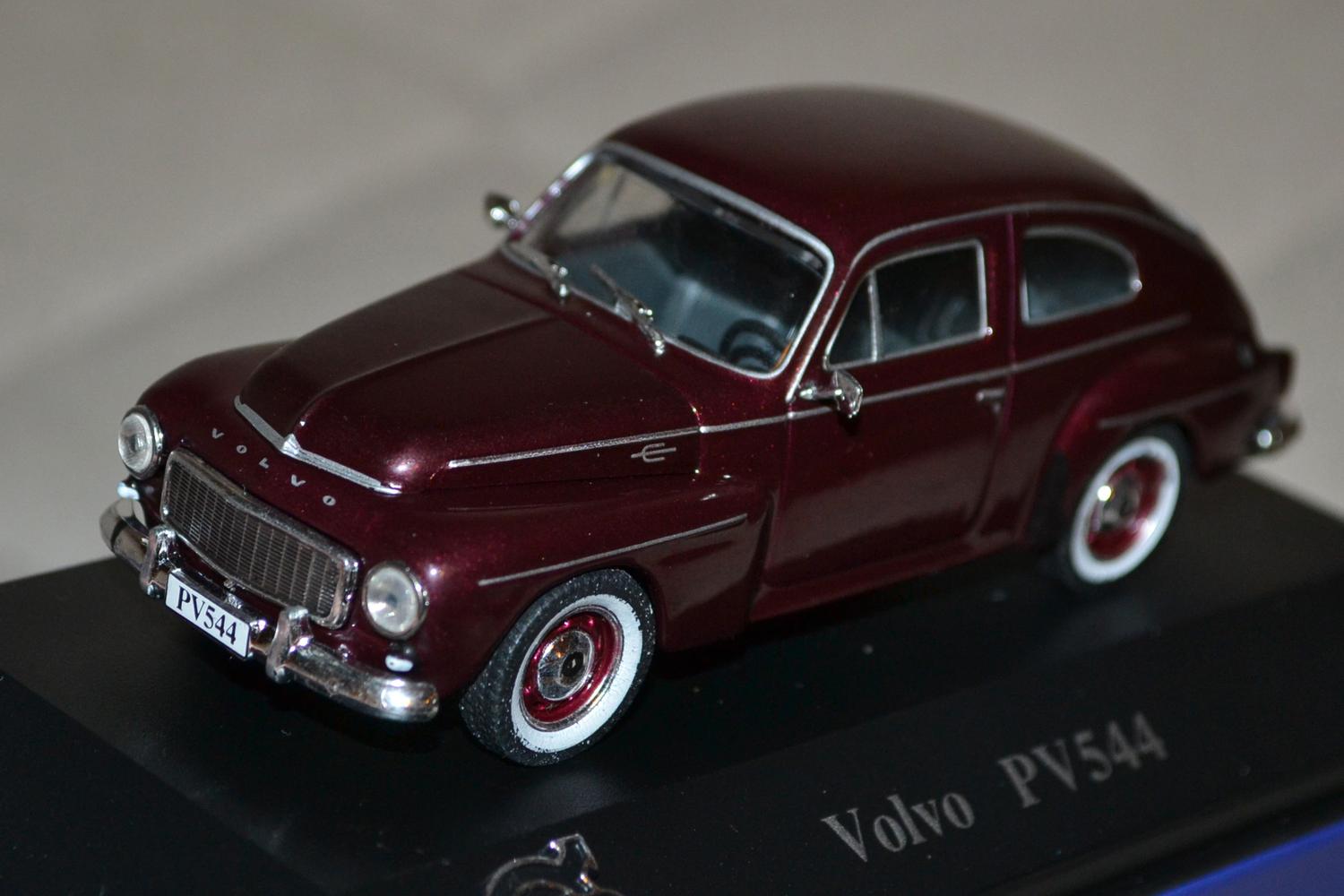 Volvo PV544 Vinröd 1:43 Editions Atlas 11cm Ny