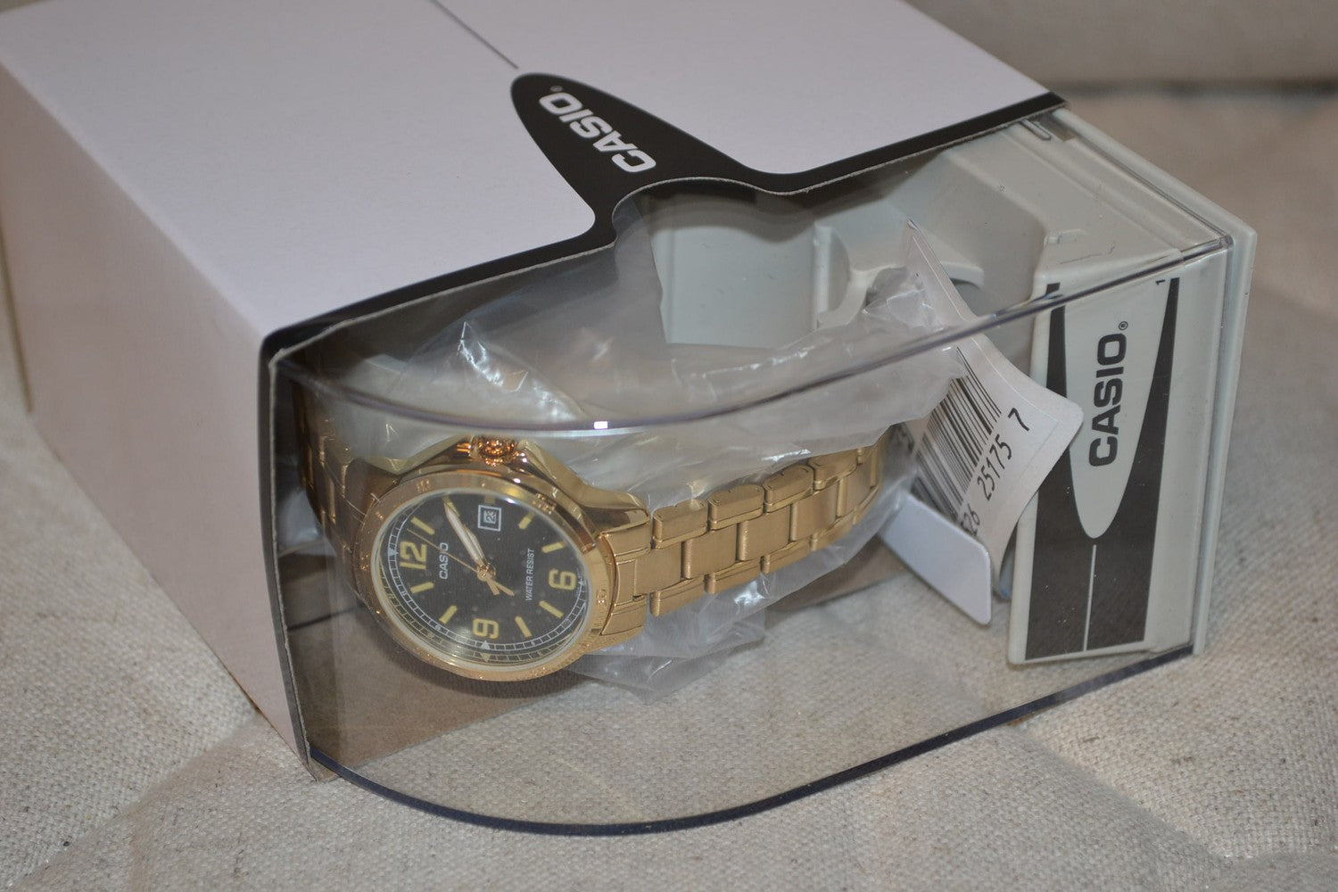 Casio Classic Svart/Guldplätering Armbandsur Klocka 35mm LTP-V004G-1B Ny