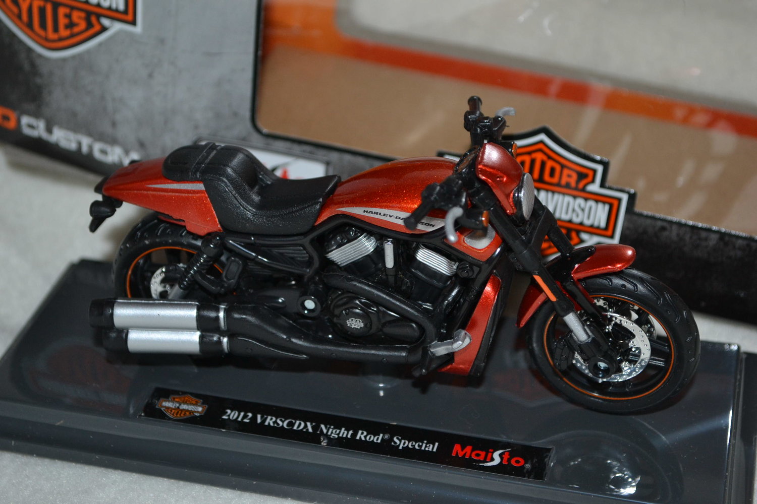 2012 VRSCDX Night Rod Harley Davidson 1:18 Maisto (Series 33) Ny