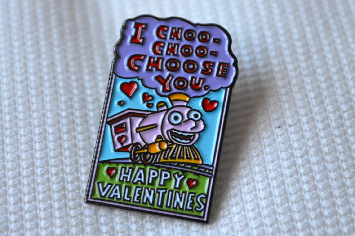 Happy Valentine Alla Hjärtans Dag Tåg m. Emalj Brosch Pin 3,5cm Ny