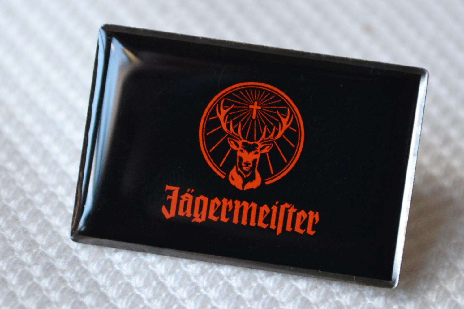 Jägermeister Flagga Logo Röd/Svart m. Emalj Brosch Pin 3*2cm Ny