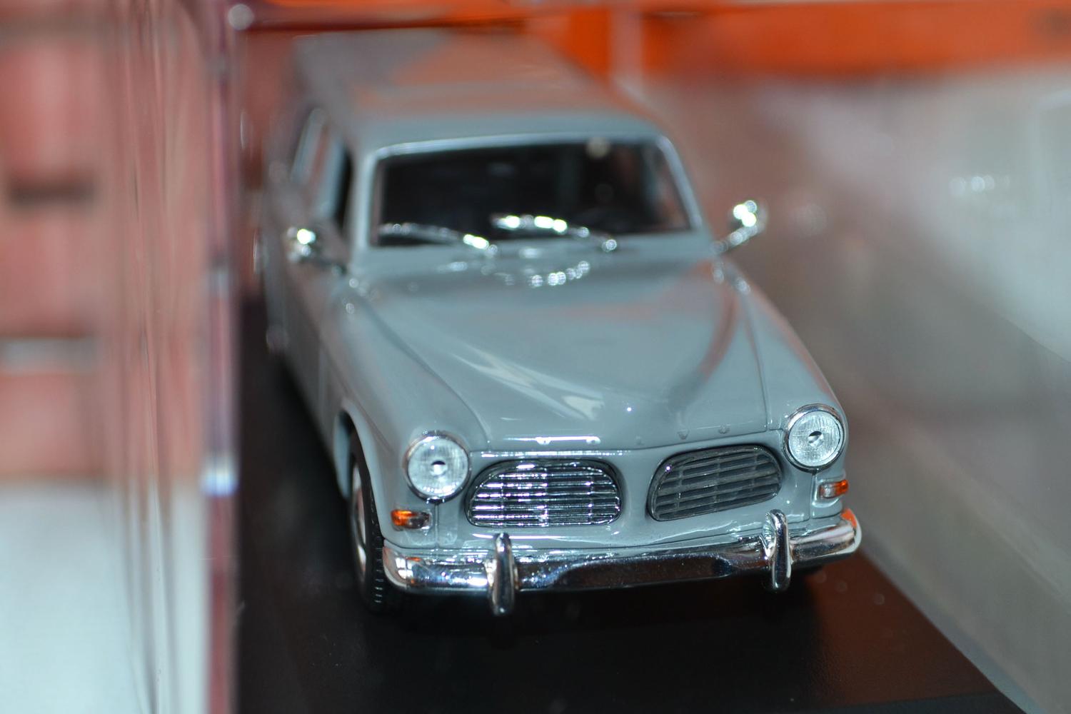 Volvo 121 Amazon Break Grå 1966 1:43 Maxichamps 10cm Ny