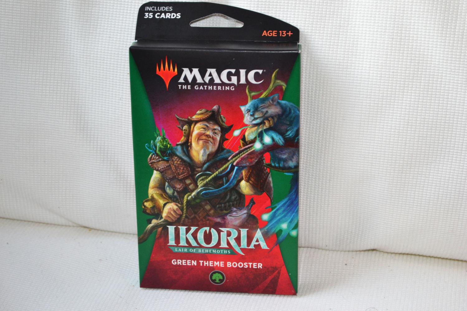 Grön MTG Ikoria: Lair of Behemoths Theme Booster Magic the Gathering Ny