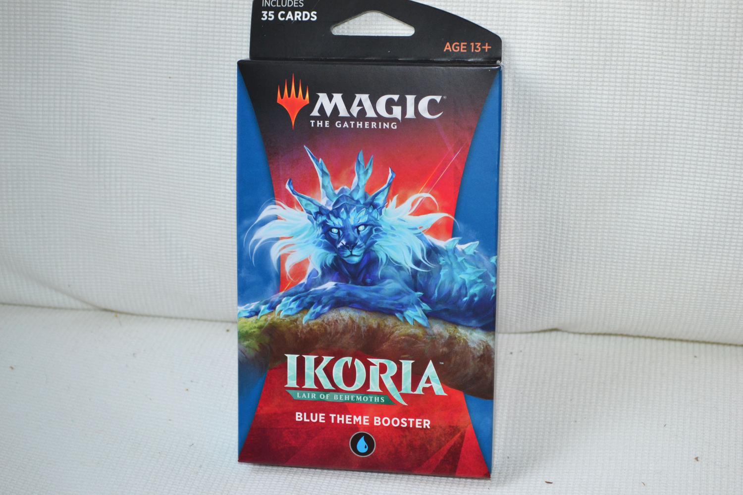 Blå MTG Ikoria: Lair of Behemoths Theme Booster Magic the Gathering Ny