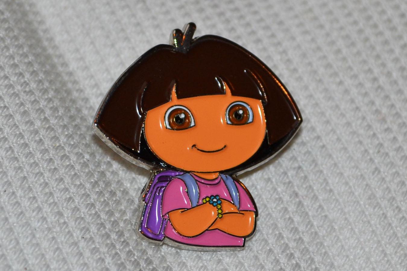 Dora the Explorer m. Emalj Brosch Pin 3cm Ny