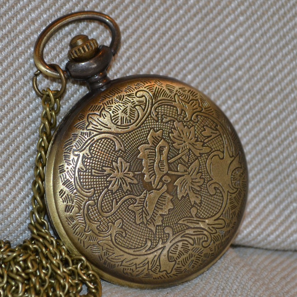 2st Vargar vid Månskenet Fickur Brons/Vintage "Klocka/Halsba