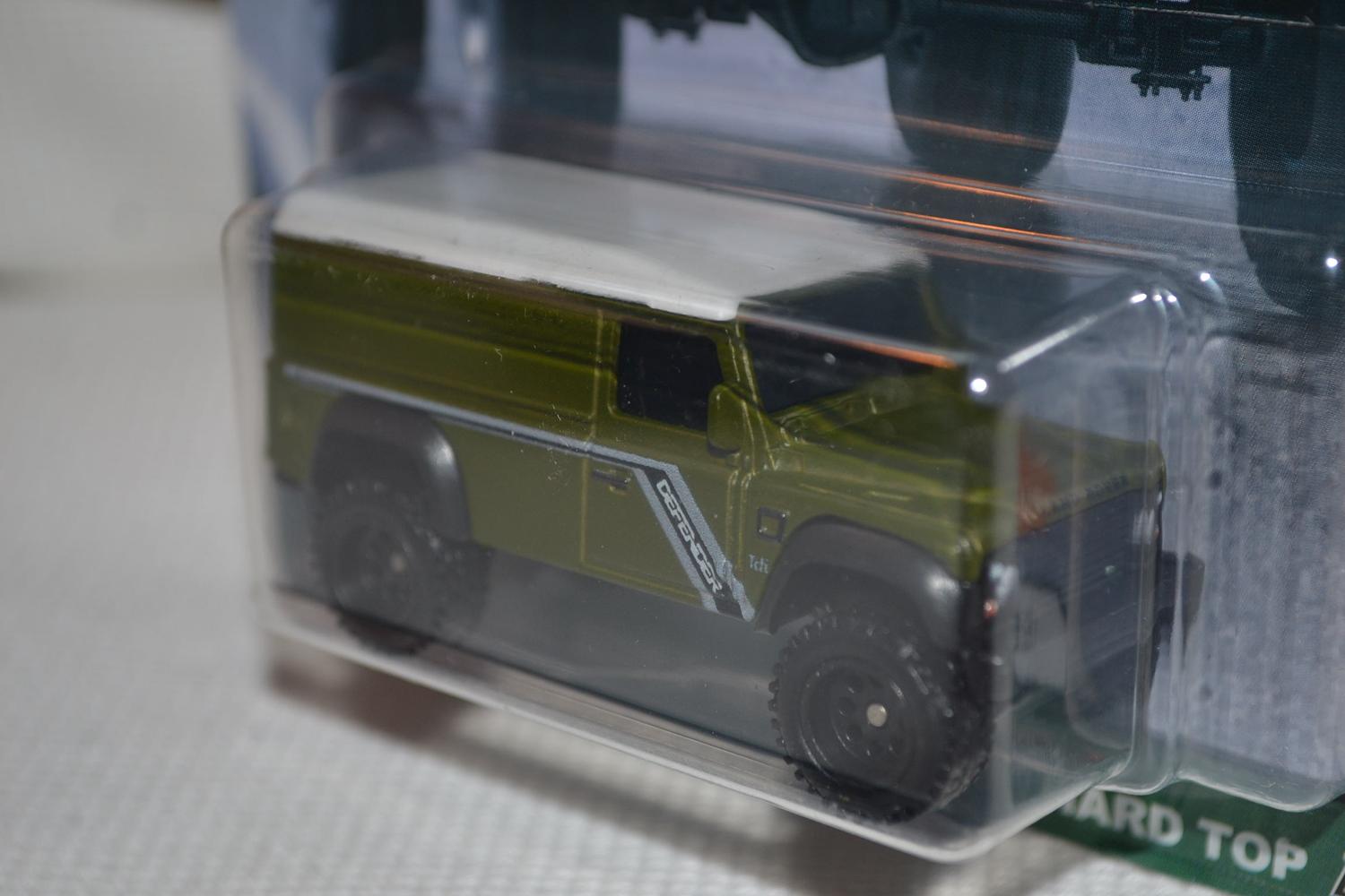 Land Rover Defender 110 Grön 1:64 Hot Wheels PREMIUM (British Auto Mix) 7cm Ny