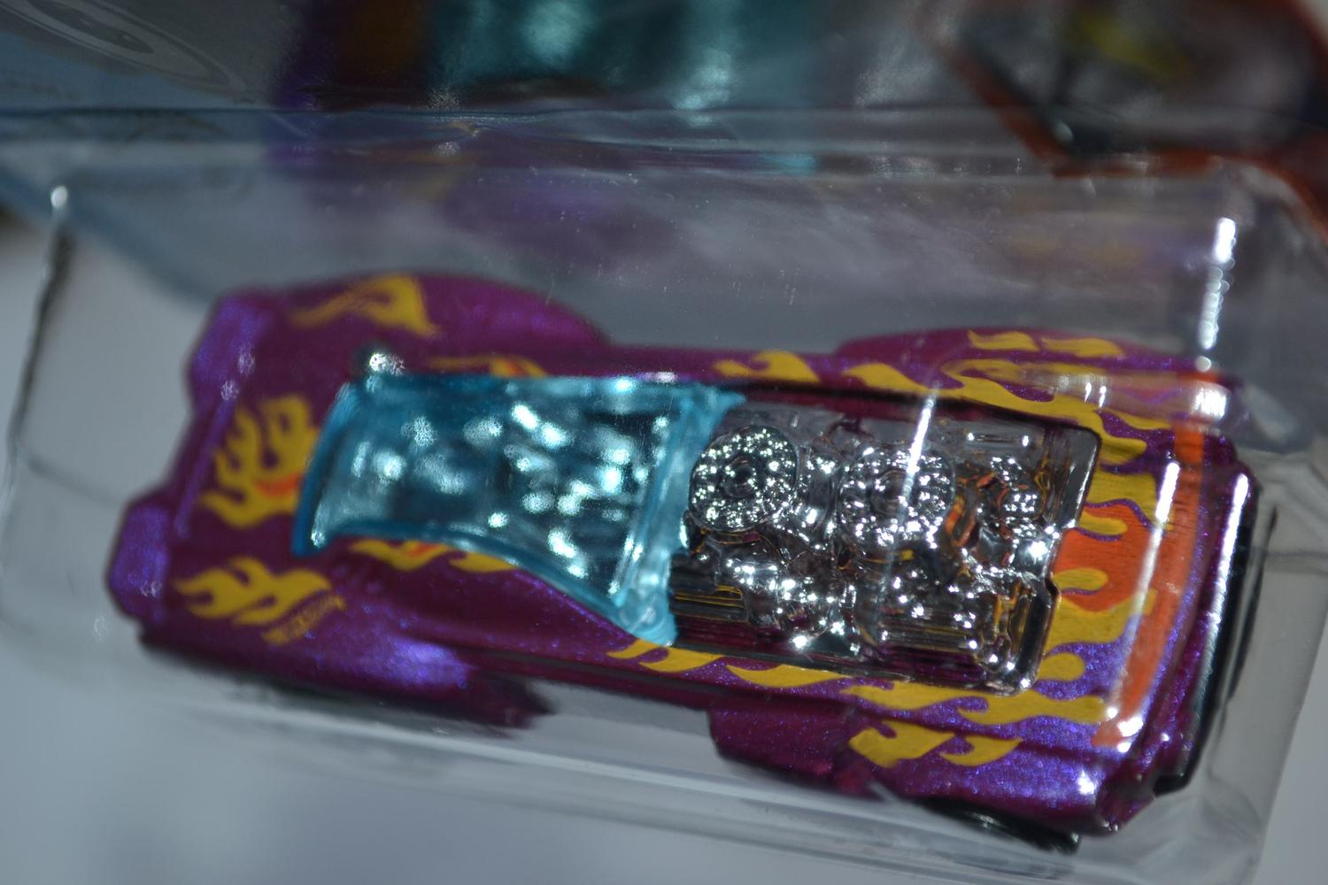 Rodger Dodger 2.0 Lila Flames 1:64 Hot Wheels (USA Long card 2018) Ny