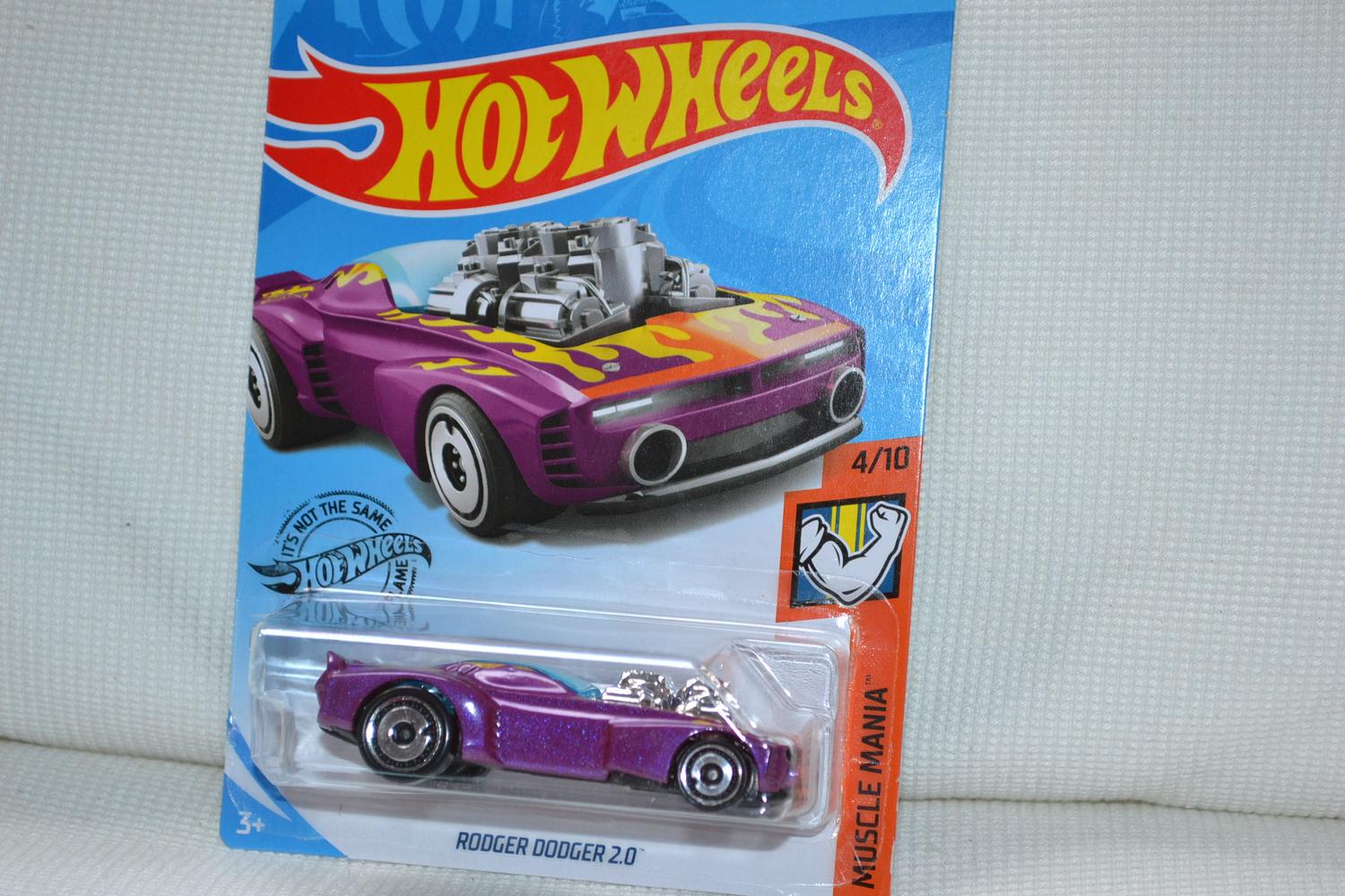 Rodger Dodger 2.0 Lila Flames 1:64 Hot Wheels (USA Long card 2018) Ny