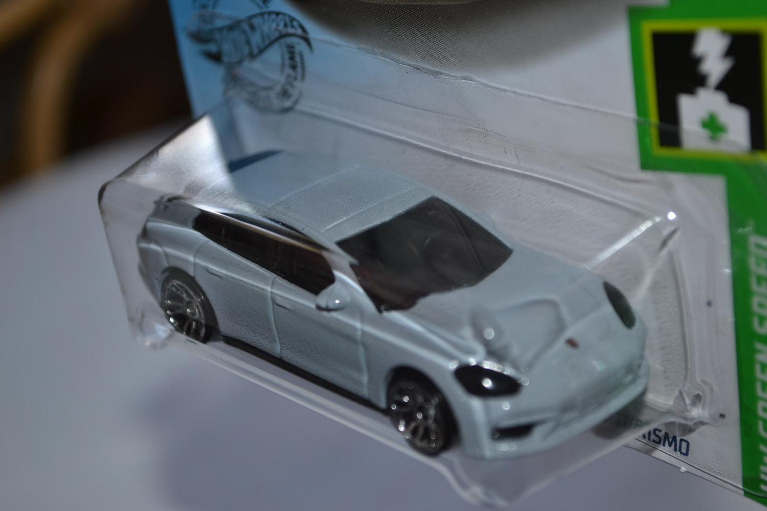 Porsche Panamera Turbo S E Hybrid Sport 1:64 Hot Wheels (USA Long card 2018) Ny