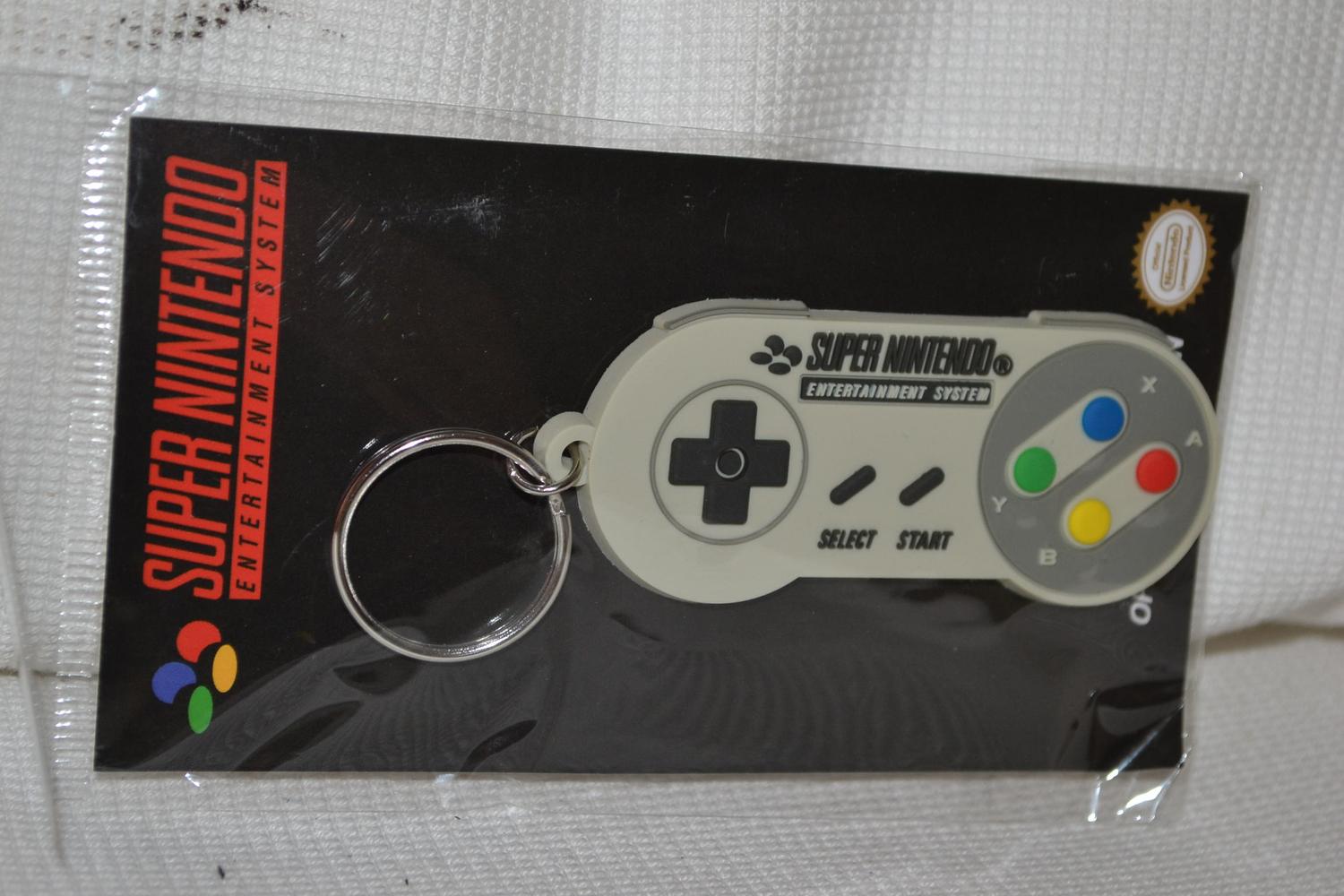 SNES Handkontroll Nintendo Gummi Nyckelring Nintendo 8cm Ny