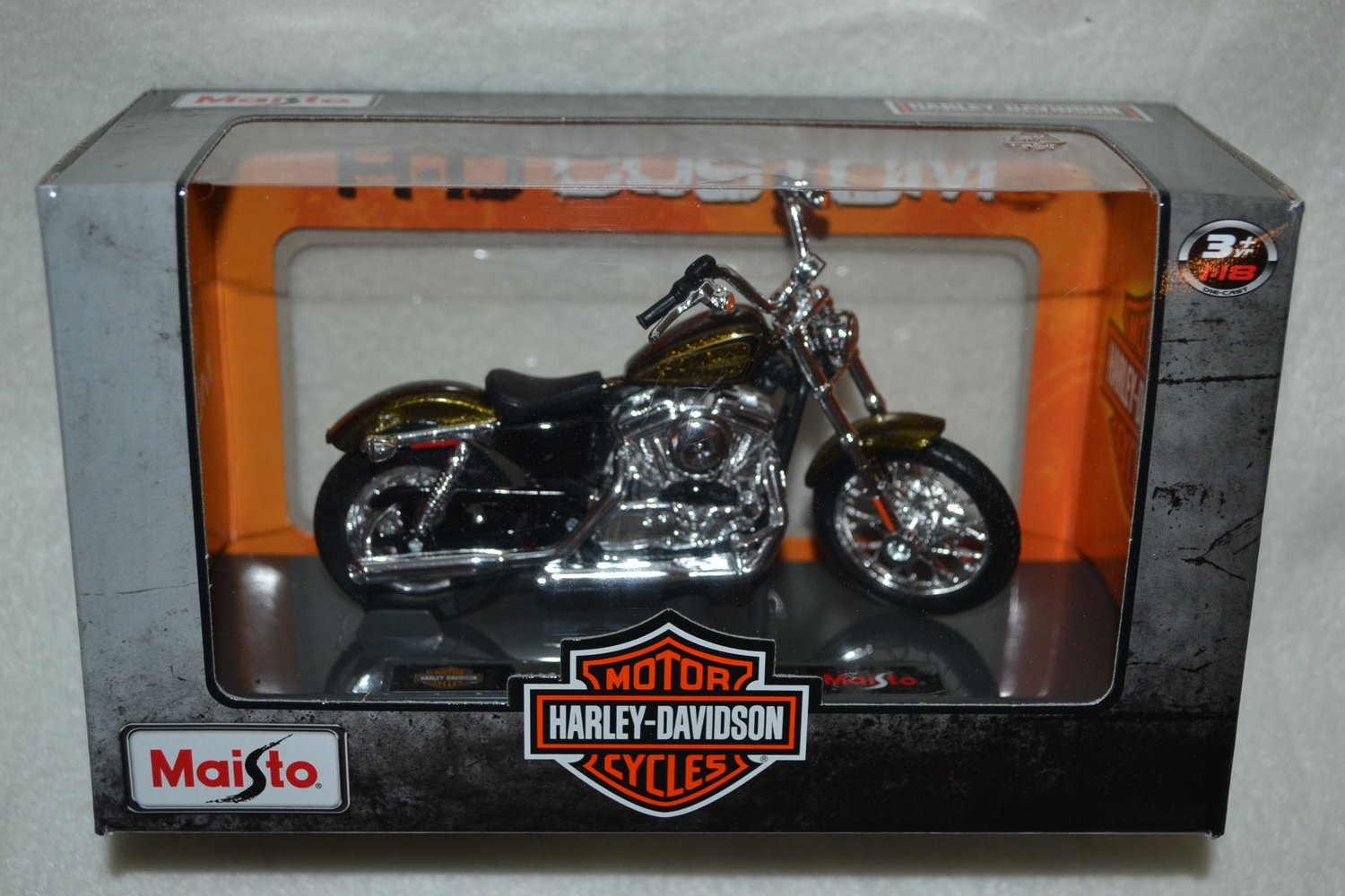 2013 XL1200V Seventy-Two Harley Davidson 1:18 Maisto (Series 33) Ny