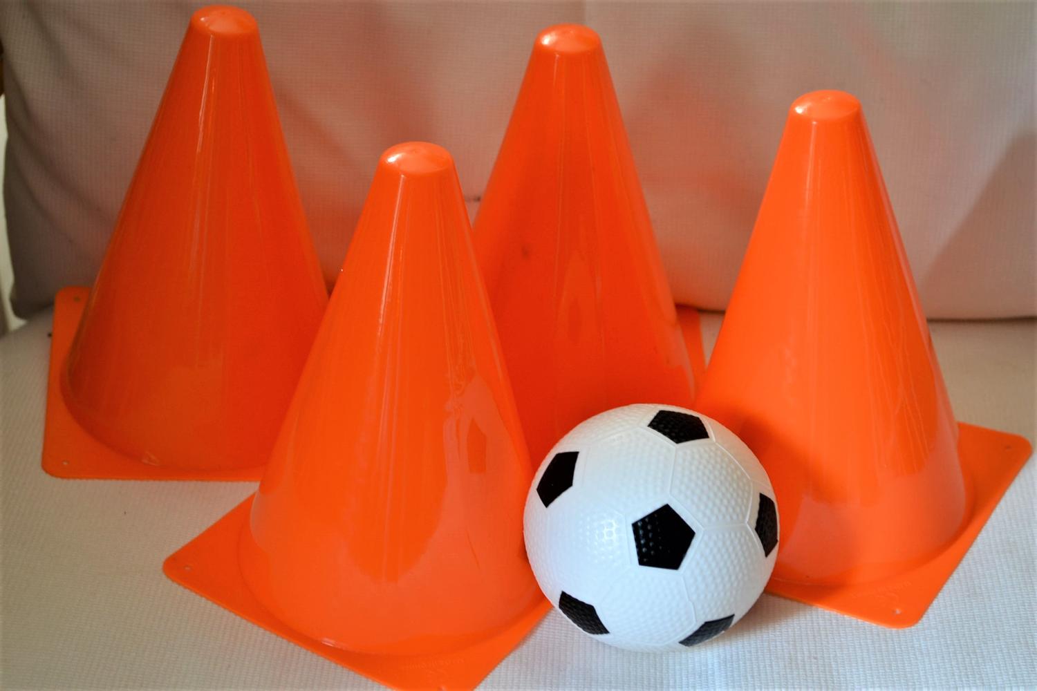 4st Koner Orange m. Fotboll 18/9cm Utomhus Lek Ny