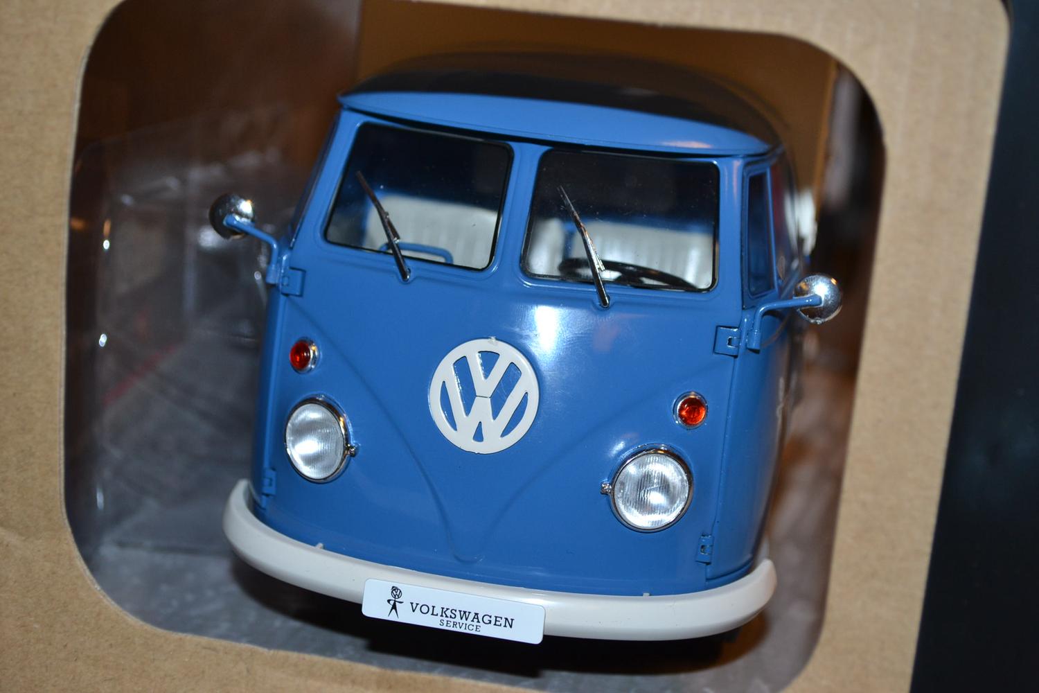 Volkswagen T1 Pickup Service Ljusblå m. Kåpa 1:18 Solido 23cm Ny