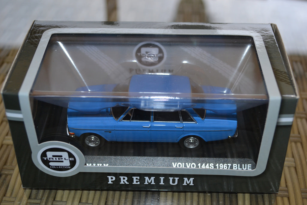 Volvo 144S fr. 1967 1:43 Triple 9 Premium Ljusblå Ny