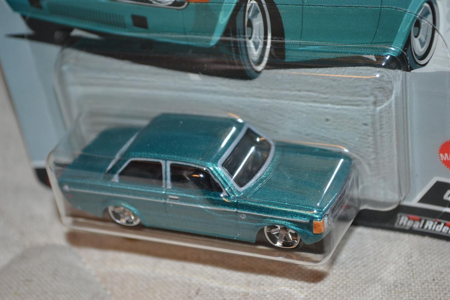 Volvo 142 GL 1973 1:64 Hot Wheels Grön/Blå 7cm Ny