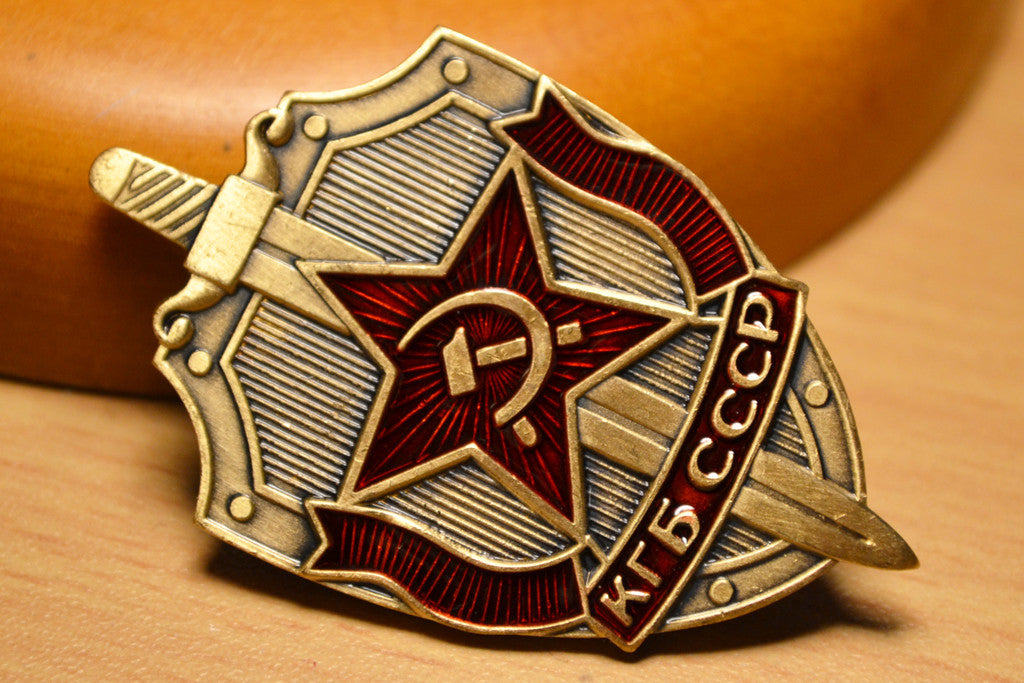 KGB Bricka, Brons m. Emalj Röd, Pin Brosch 5*3cm Ny