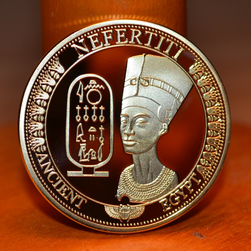 Nefertiti Farao Kung Kejsare Forntida Egyptien Mynt Guld Plätering Ny