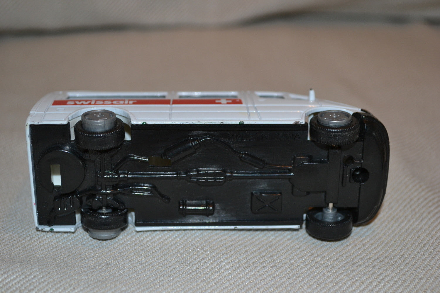 VW Buss/Utryckning (Swissair Swiss 1:43) Vit, Volkswagen Beg