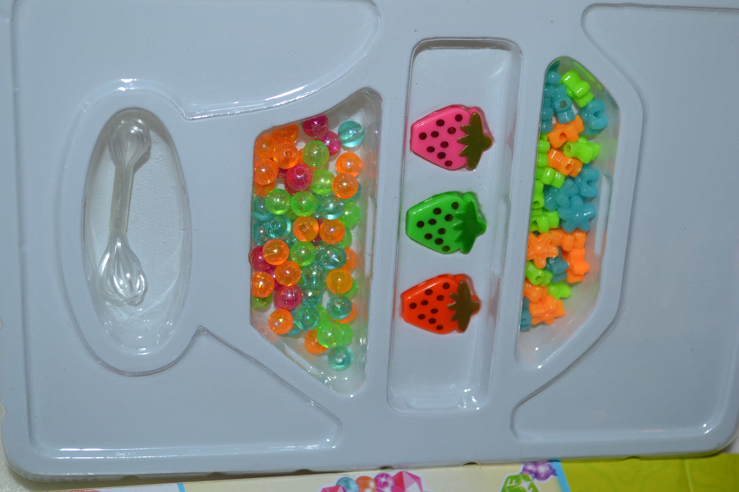 Grön Smyckesset DIY (Pärlor, Band mm) Box 1/4 Ny