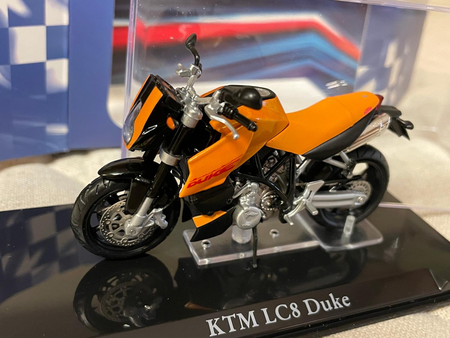 KTM LC8 Duke Motorcykel 9cm 1:24 Editions Atlas Ny
