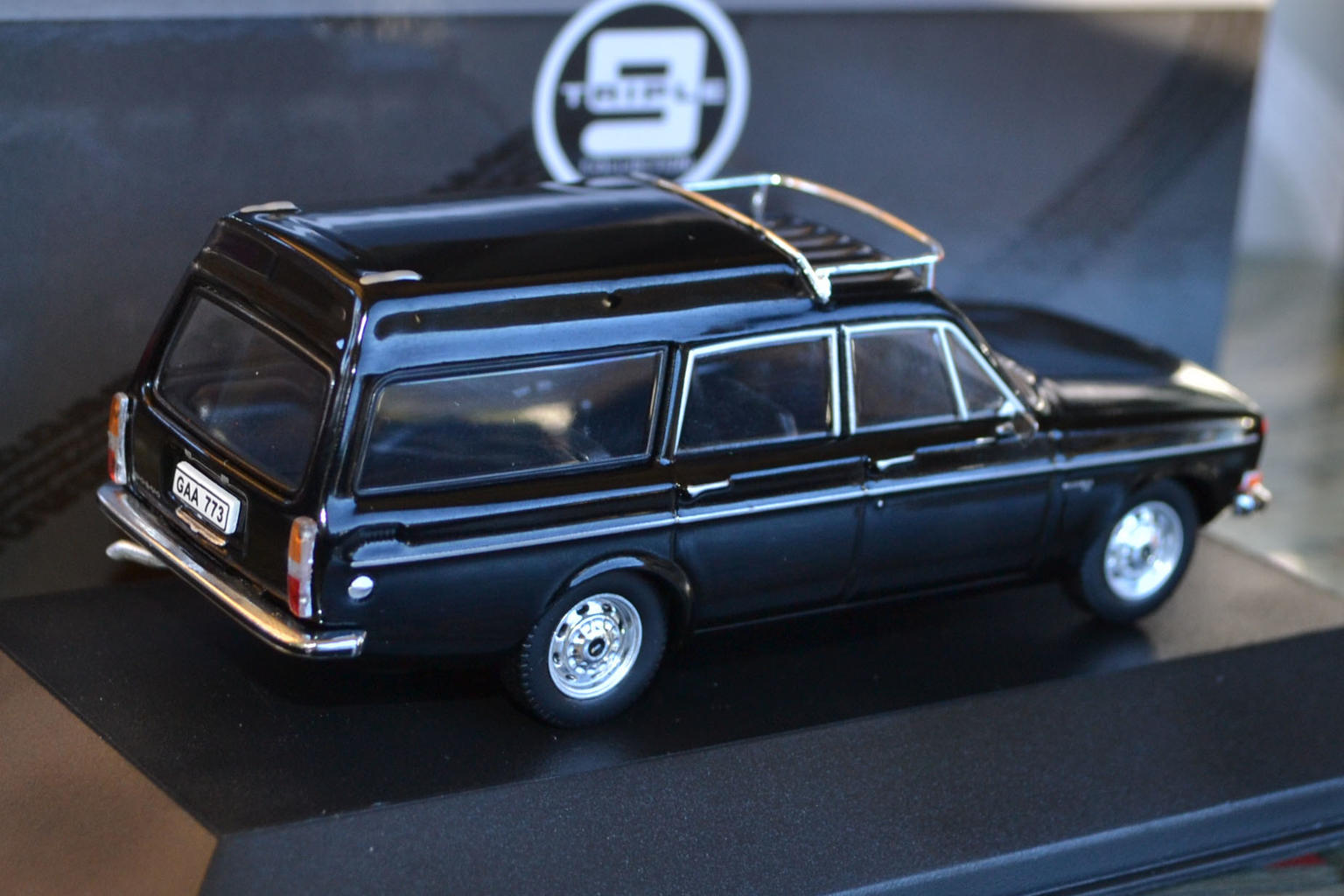 Volvo 145 Express 1969 Black 1:43 Triple 9 Collection Premiu