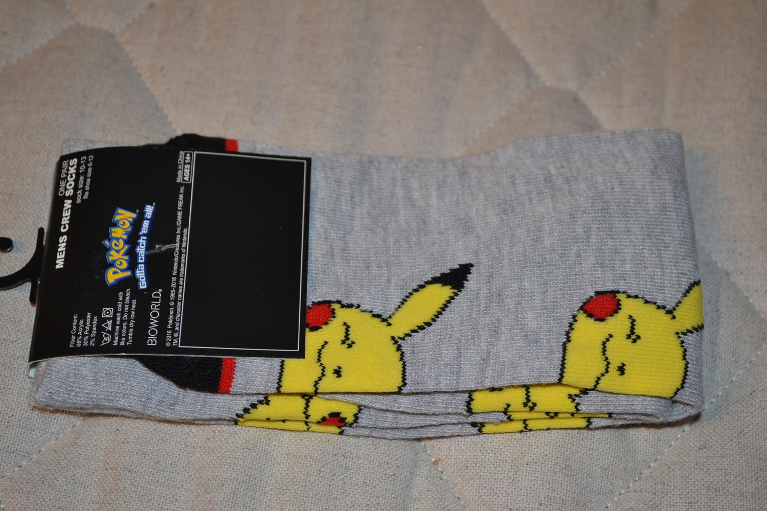 Pokémon Pikachu Grå/Gul Strl 38-45 Par Herr Crew Socks Strumpor Bioworld Ny