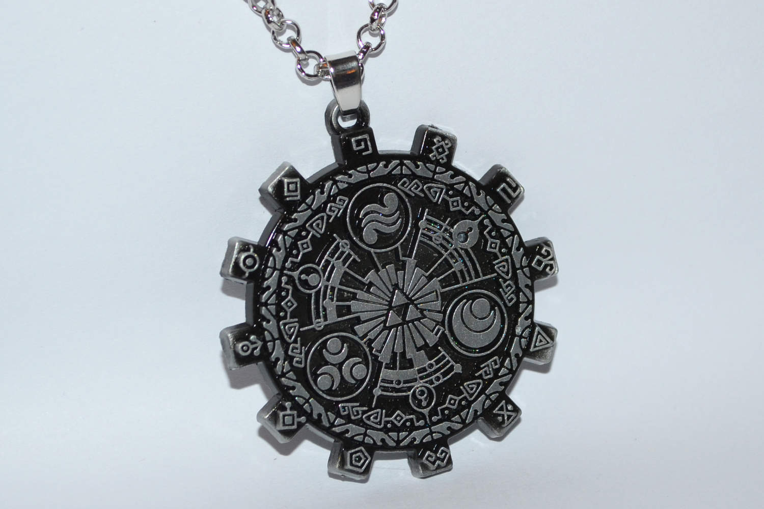 Zelda Rund Nyckel Symboler (Triforce, Eld, Vatten mm) 4,5cm Halsband Metall Ny