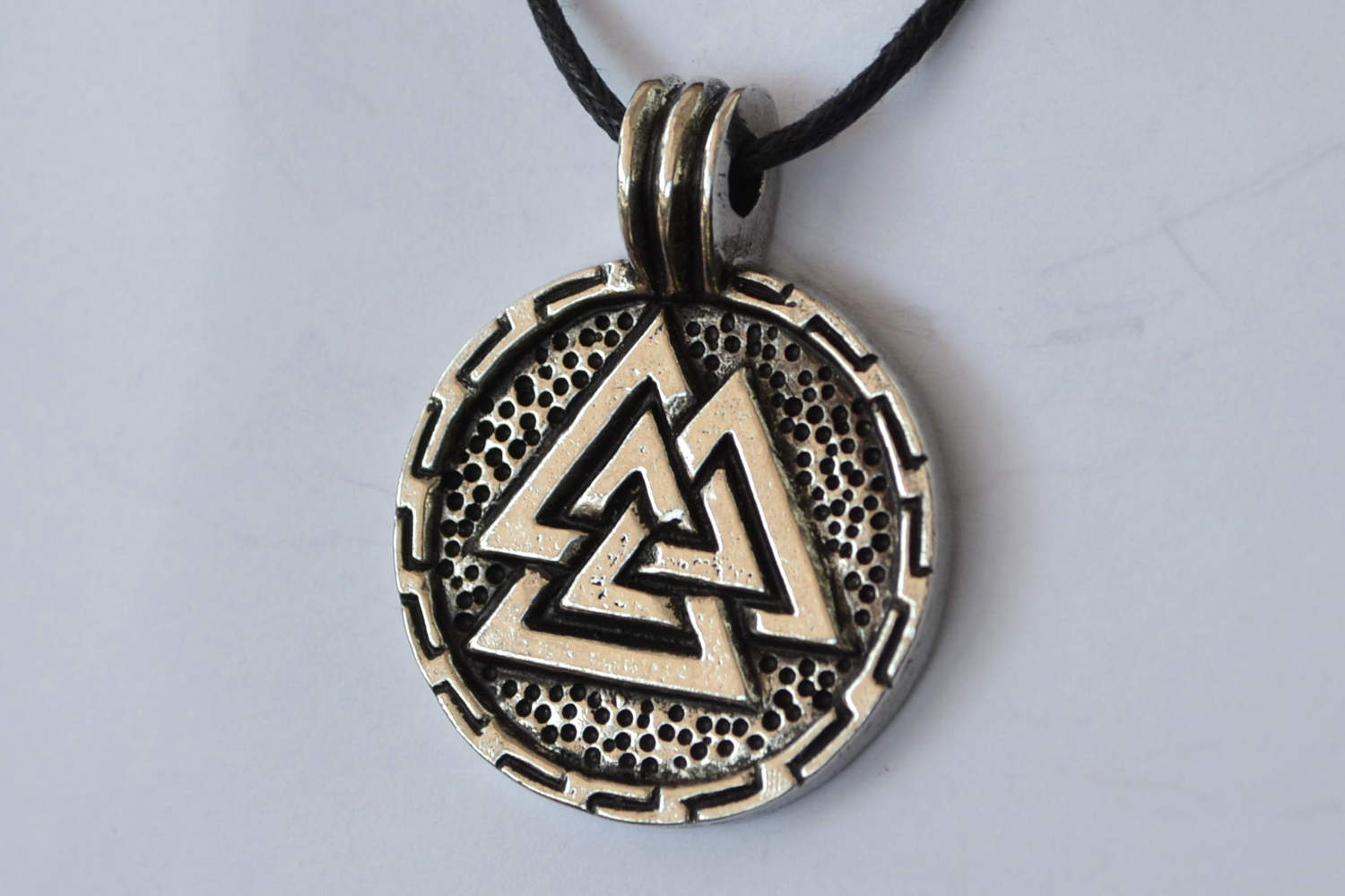 Valknut i Rund Cirkel Halsband Viking (Tenn Handgjord) Smycke Ny