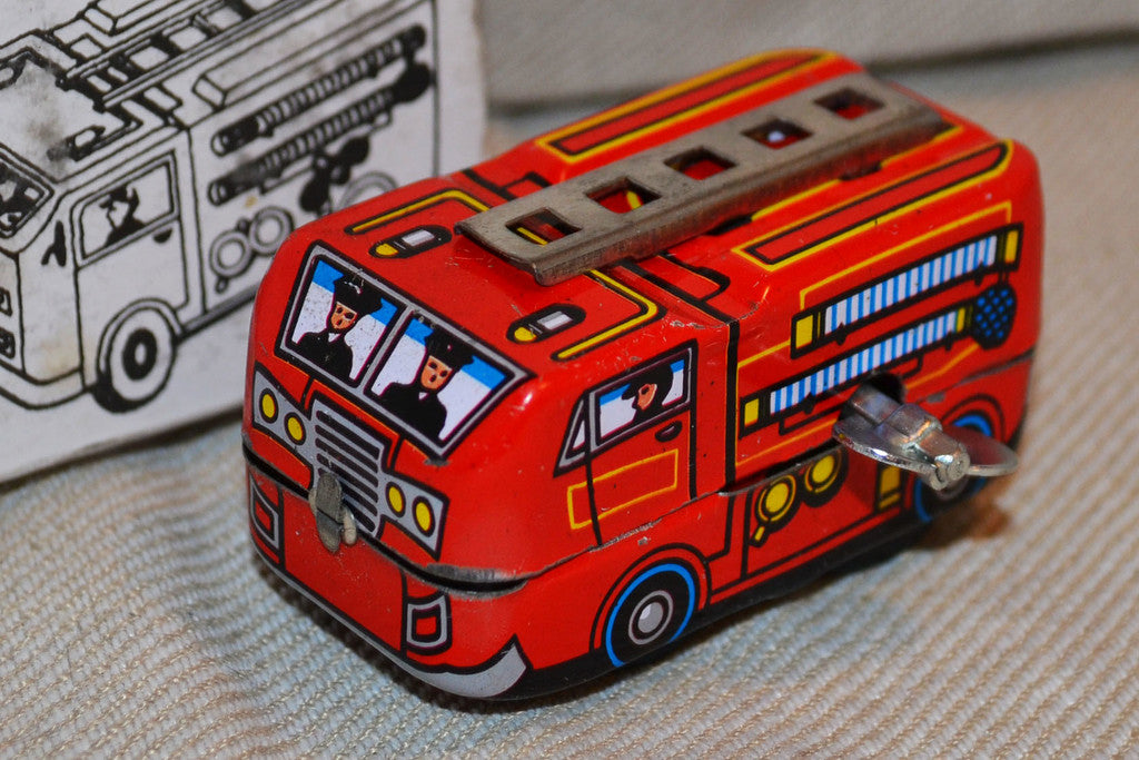 Windup Brandbil Röd Plåtleksak m. Ask Vintage Stil Ny