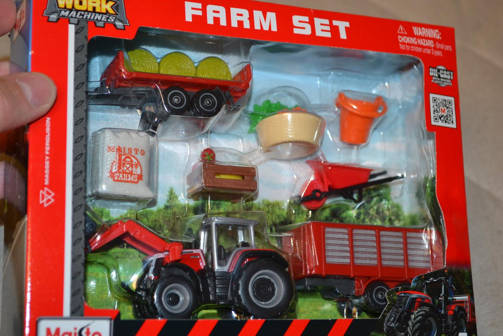 12st Traktor m. Tillbehör Massey Ferguson Lek Maisto 1:64 10cm Ny