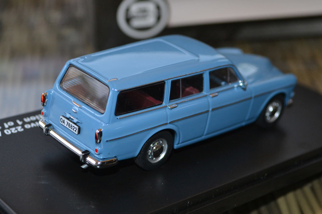 Volvo 220 Amazon fr. 1966 1:43 Triple 9 Collection Blå/Grå m