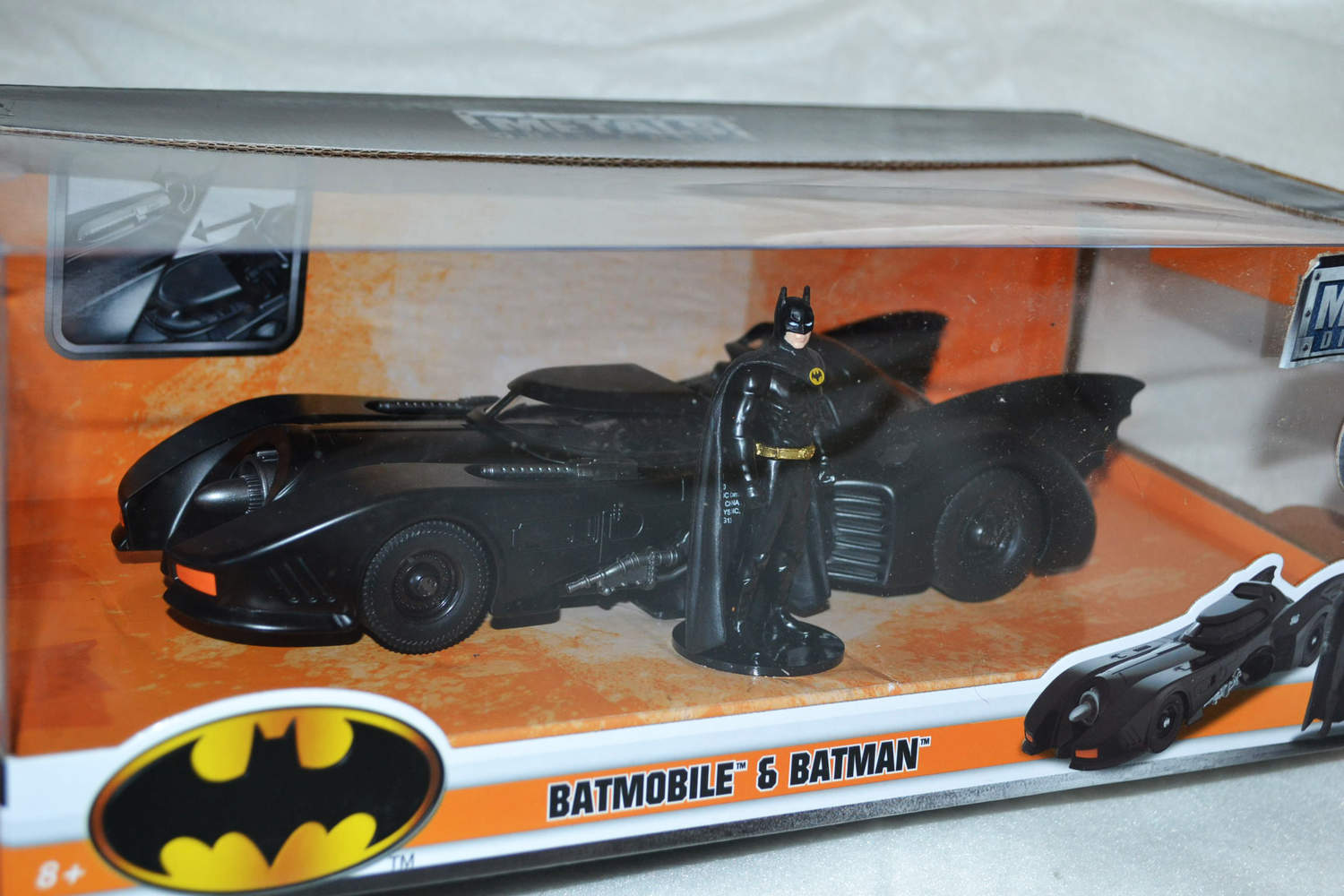 Batmobile m. Batman Figur, 1989 (Klassiska Filmen) 1:24 Jada Toys 21cm Ny
