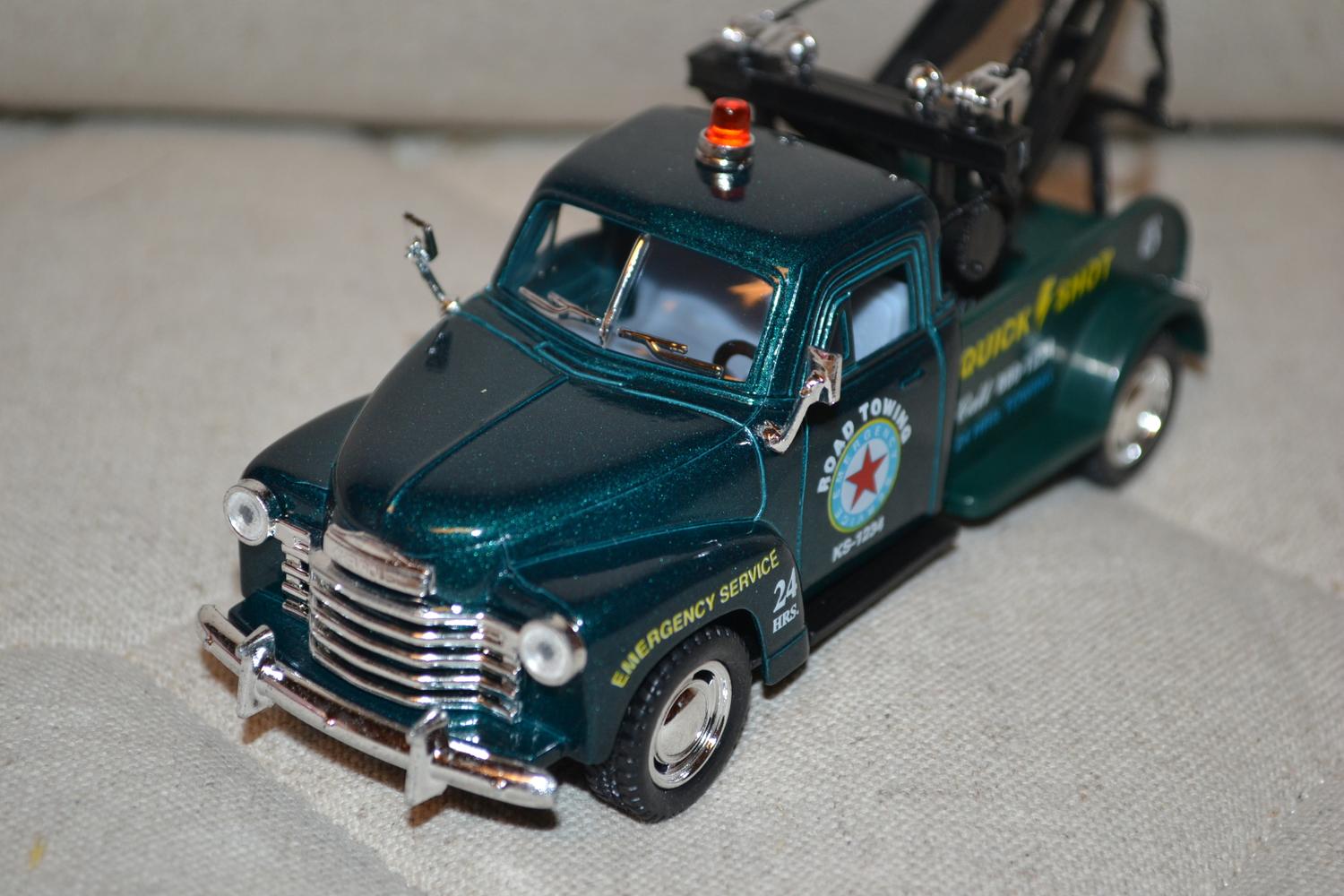Grön Chevrolet 3100 Bilbärgare 1953 1:38 Kinsmart 14cm Ny