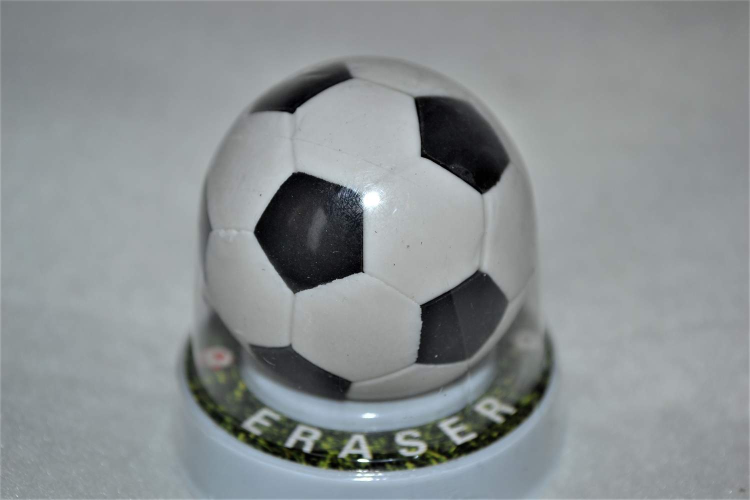 Svart/Vit Fotboll Stort Sudd (4*4cm) Ny