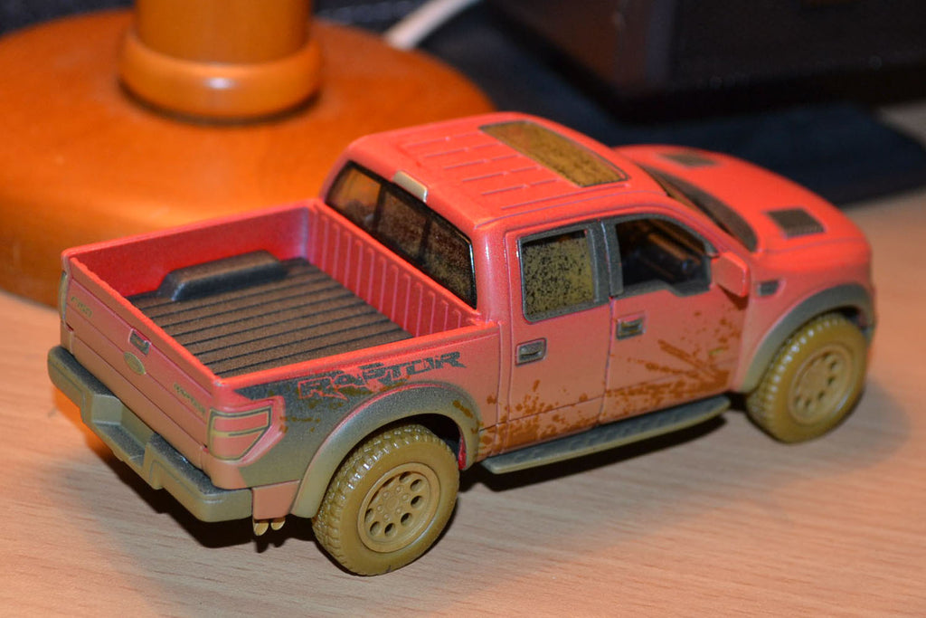 Ford F-150 SVT Raptor SuperCrew Röd 1:46 Kinsmart (Smutsig, lera) 13cm Ny