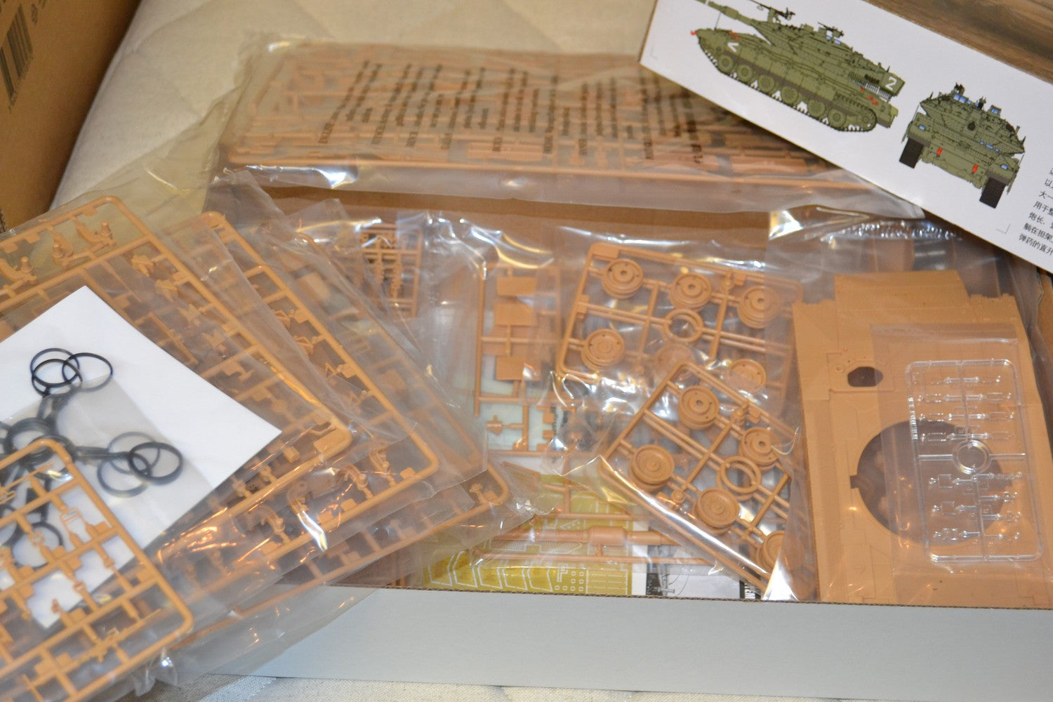 Israeli Merkava MK IV 1:35 HobbyBoss HB82429 Plastbyggsats Pansarvagn Israel Ny