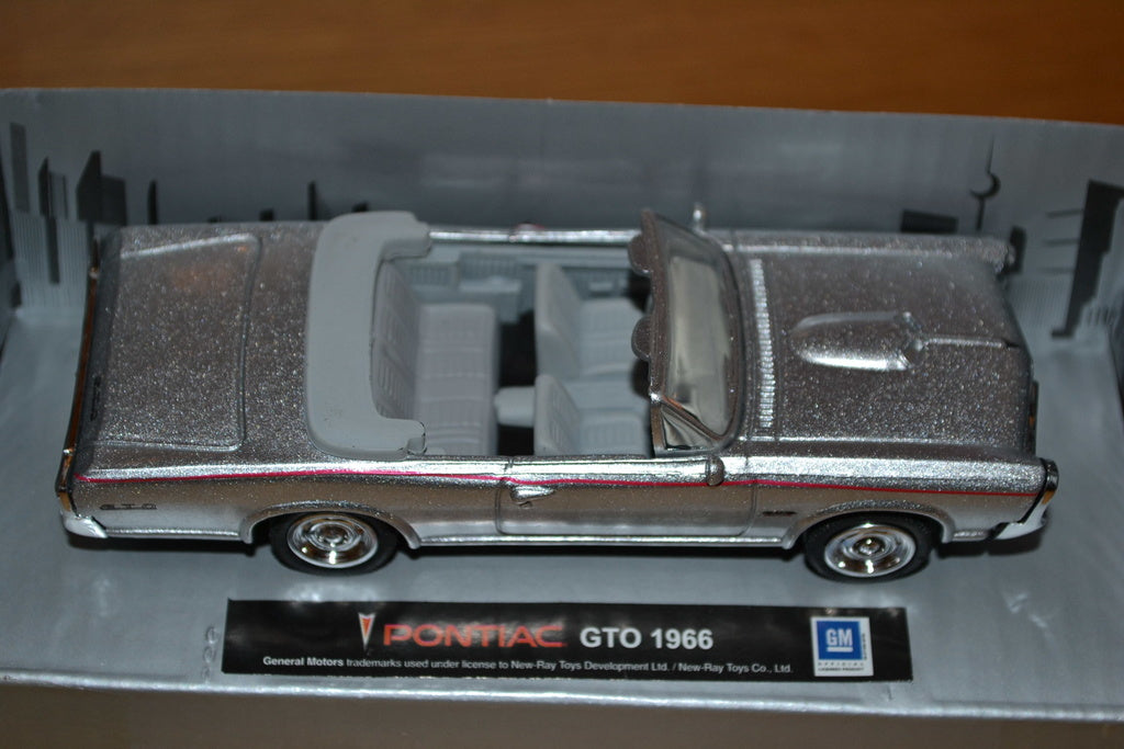 Pontiac GTO 1966 1:43 GM Silver Metallic 11cm Ny
