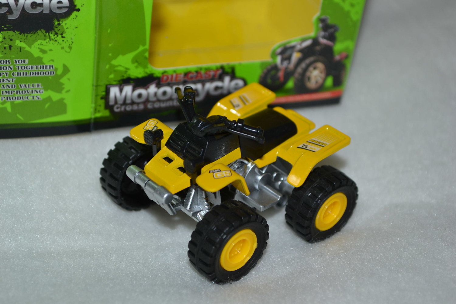 Gul Fyrhjuling ATV 6cm Ca 1:32 (Pullback) Ny