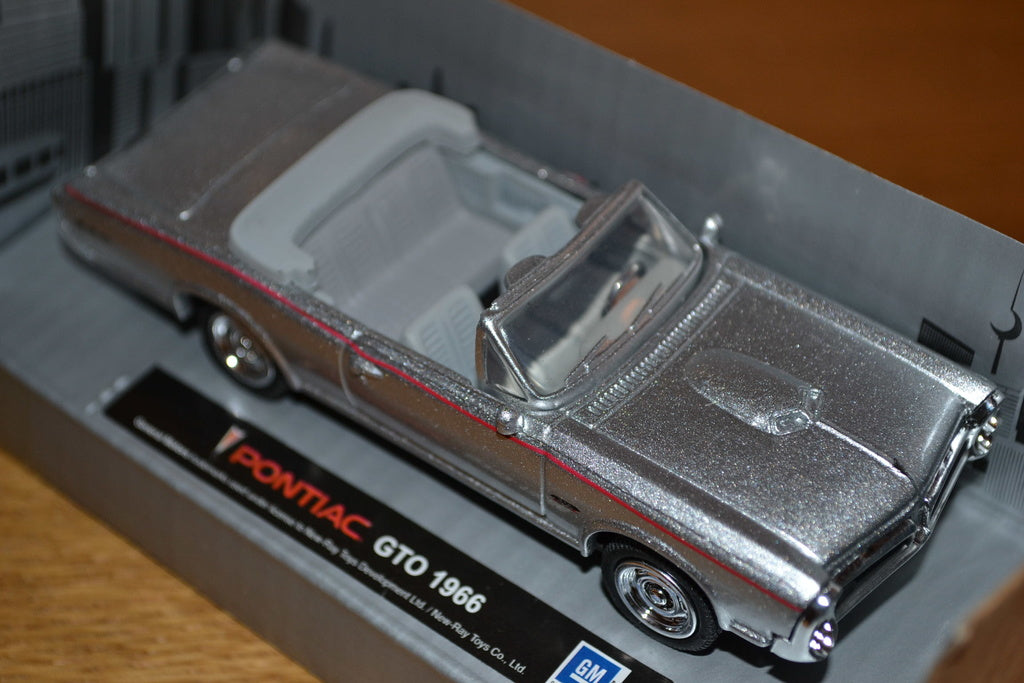 Pontiac GTO 1966 1:43 GM Silver Metallic 11cm Ny