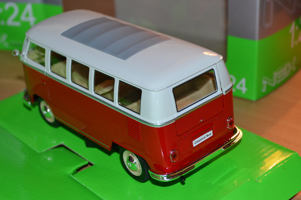 1962 Volkswagen Buss Klassisk 1:24 Welly Röd/Vit Nex 17cm Ny
