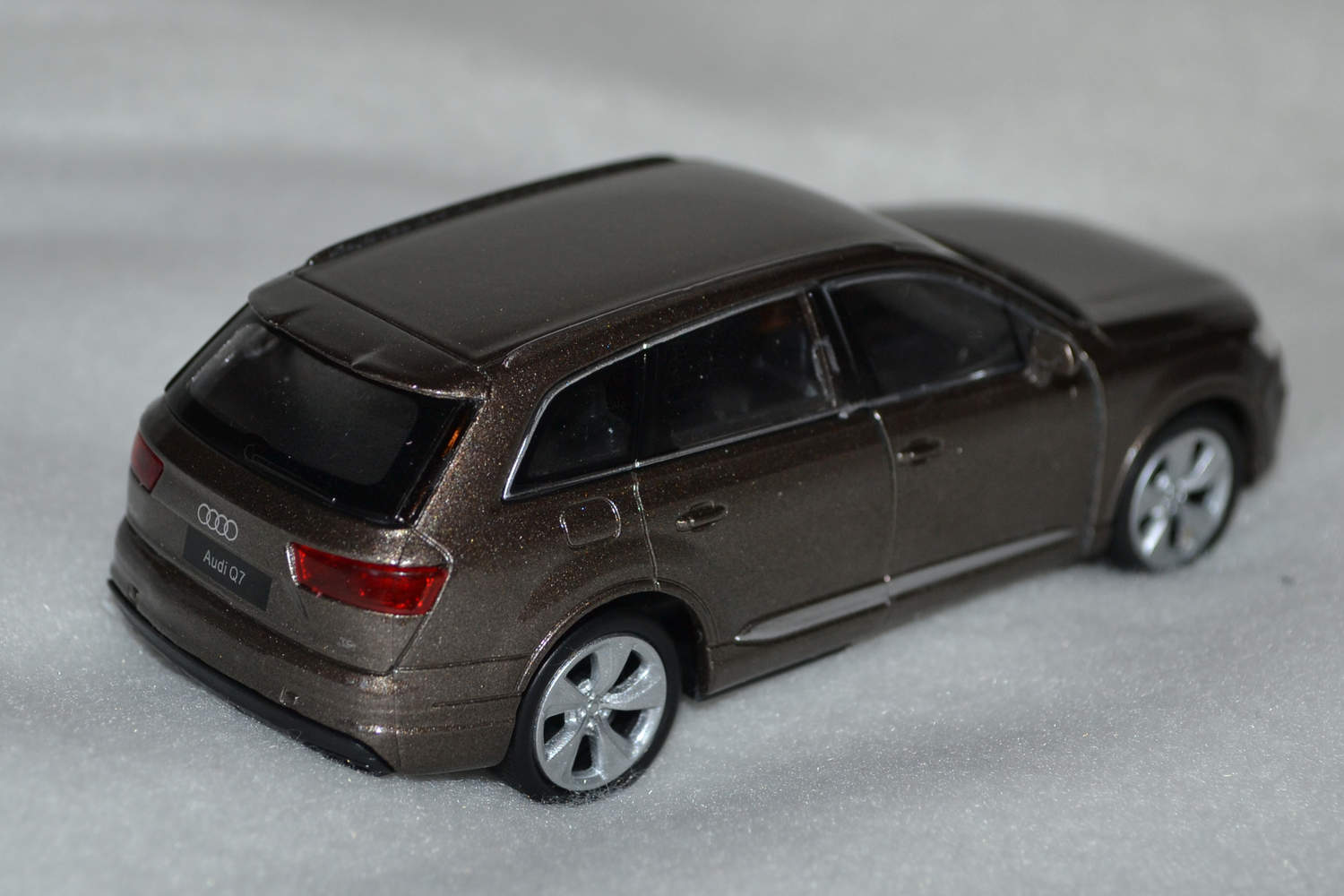 Audi Q7 Brun 1:34, 1:39 Welly Nex Pullback Ny