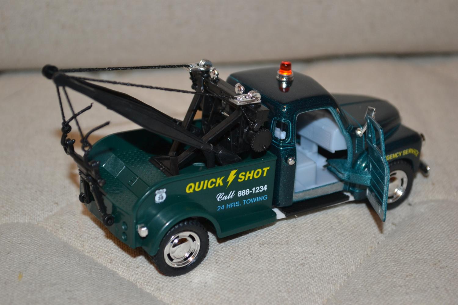 Grön Chevrolet 3100 Bilbärgare 1953 1:38 Kinsmart 14cm Ny