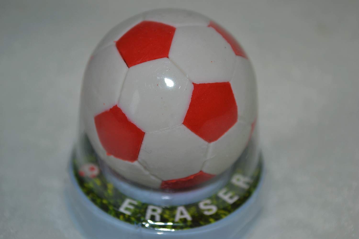 Röd Fotboll Stort Sudd (4*4cm) Ny