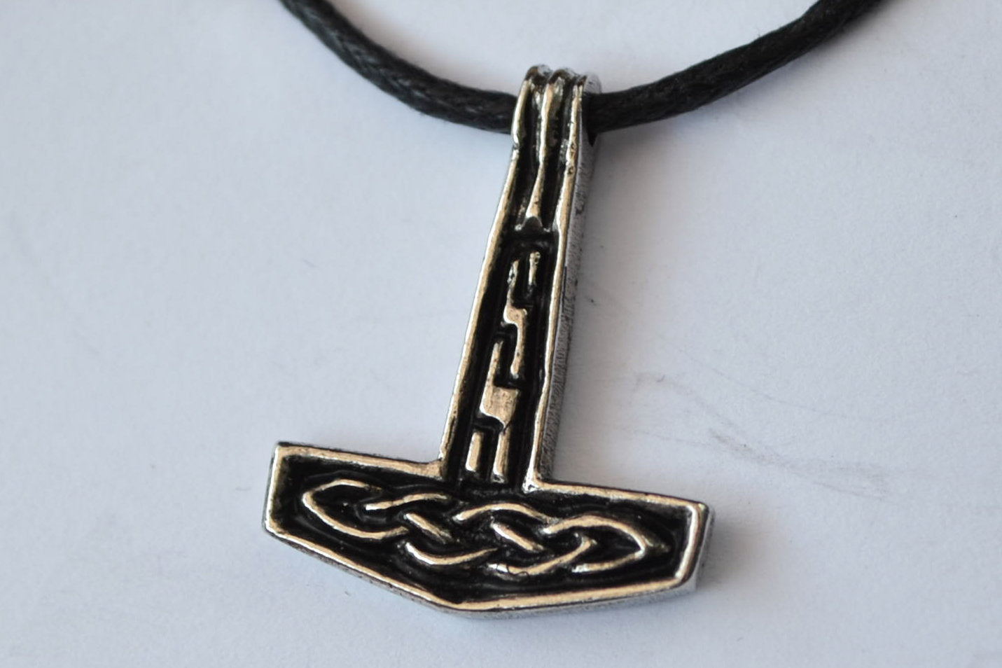Liten Hammare Tor Mjölnir Keltisk Halsband Viking (Tenn Handgjord) Smycke Ny