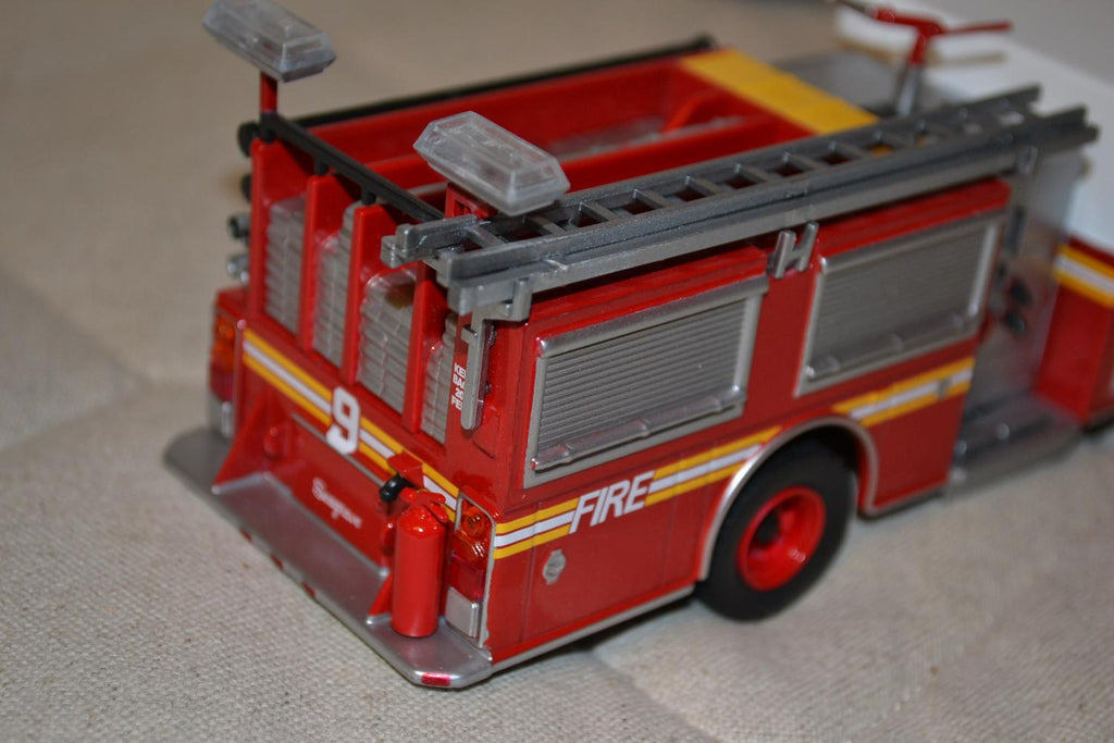 Seagrave Pumper, F.D.N.Y. New York Brandbil USA 1:43 DeAgostini 22cm Ny